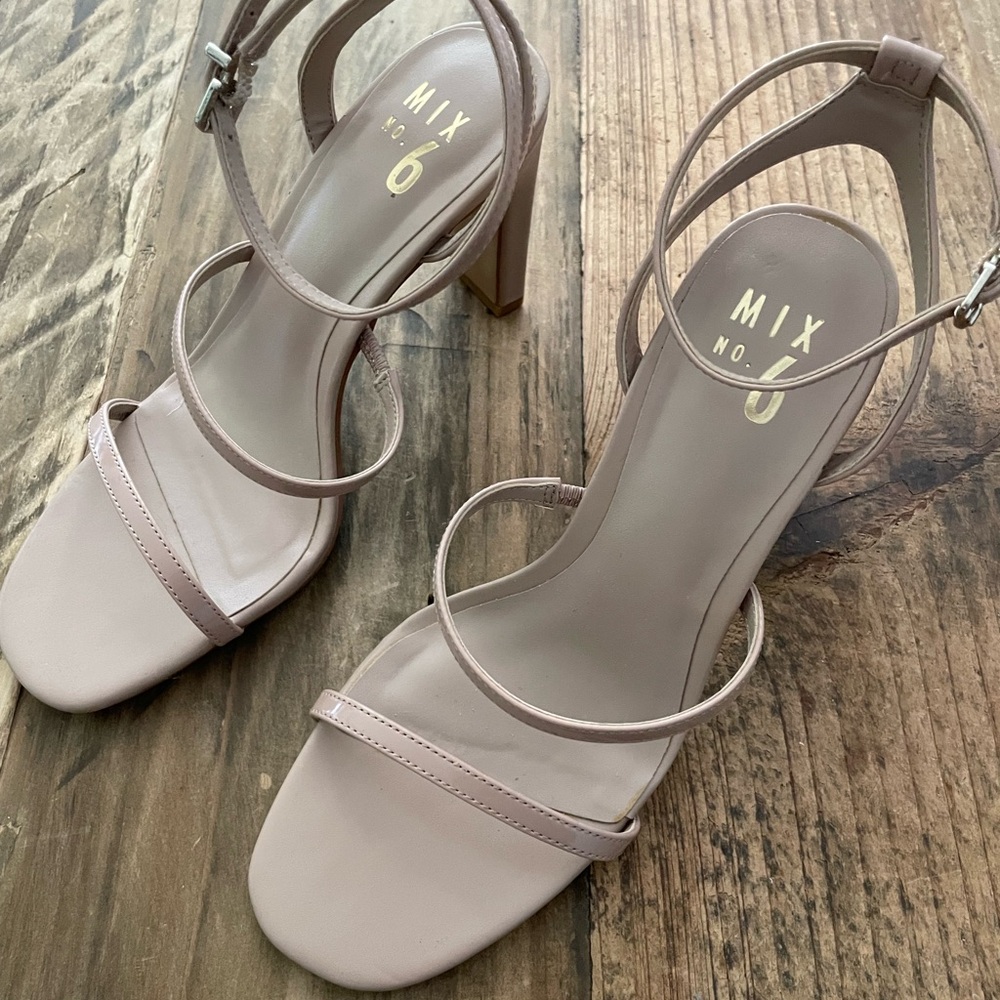 NWOT Mix 6 Aliciana High Heel Sandal